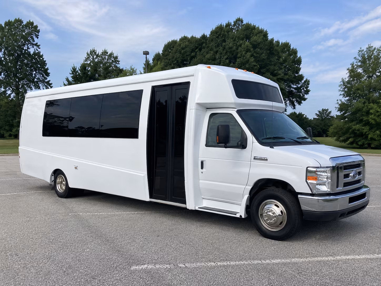 farmington 18 passenger party bus