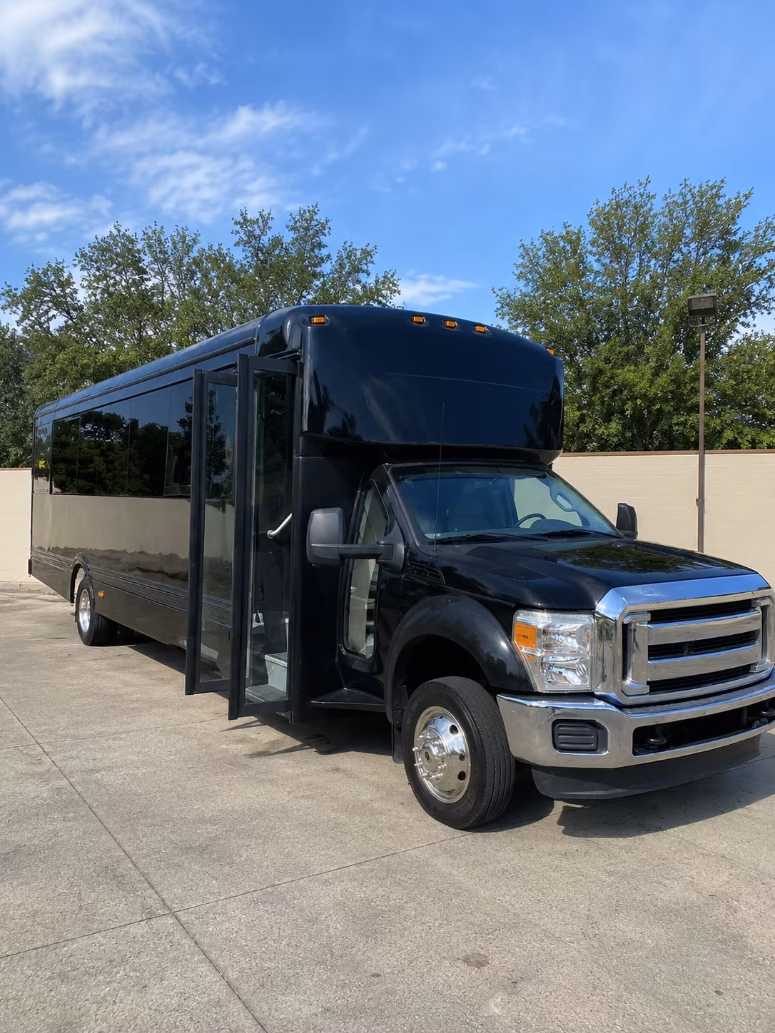 farmington 20 passenger party bus