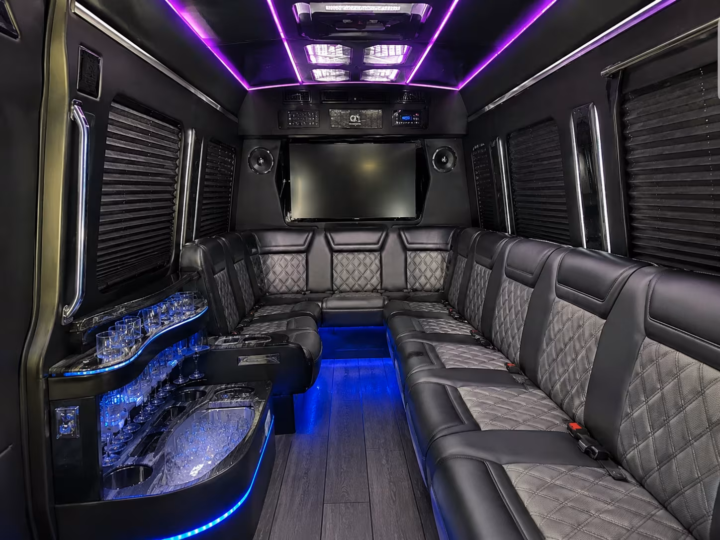 farmingtoncharterbuscompany com will help you find airport transportation for oil gas groups sports teams and every group in between