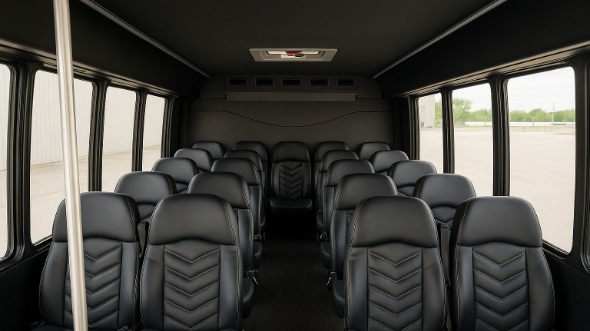 farmington 15 passenger minibus rental